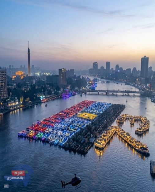 عشرات السفن في النيل تضيء بعلم مصر أحتفالا بذكري أنتصار العبور العظيم 1973