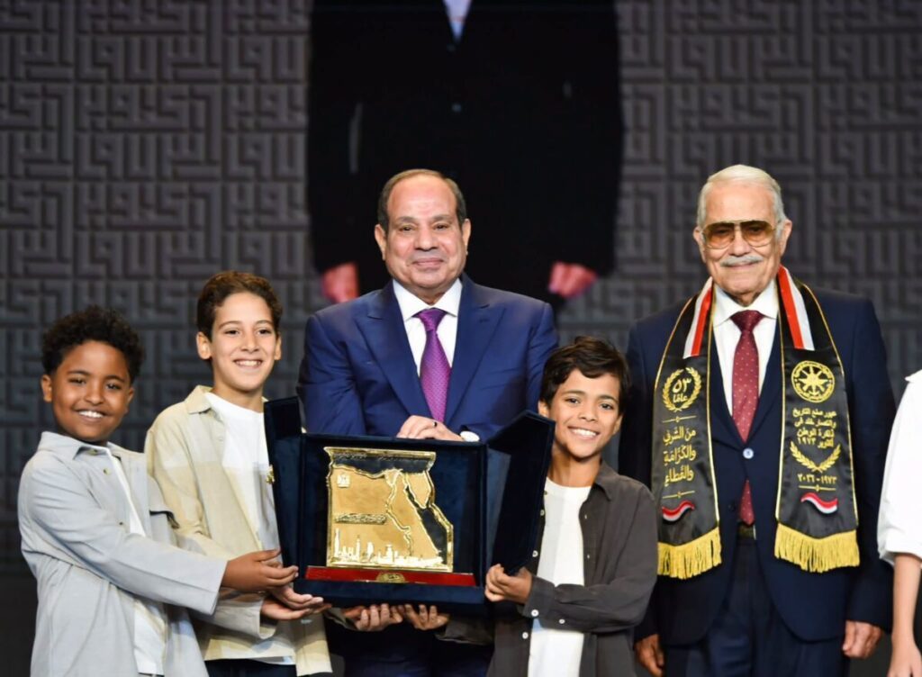 رسائل السيسي في ذكرى أكتوبر الـ53: حماية الدستور ووعي المصريين خط أحمر رسائل السيسي بذكرى أكتوبر الـ53 لحماية الدستور والوعي غرد بالمصري