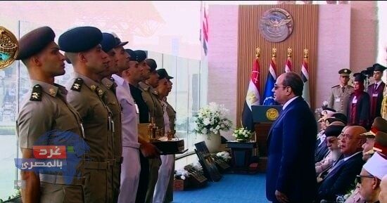 أوائل الأكاديمية والجامعات المصرية يقدمون الدروع للرئيس السيسي