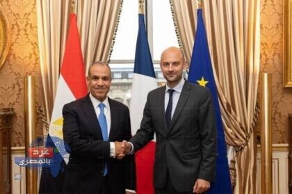 وزير الخارجية يلتقي نظيره الفرنسي