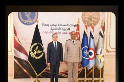 وزير الدفاع يستقبل وزير الداخلية