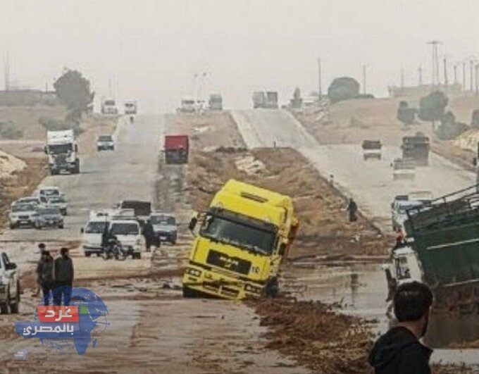 عاجل | سيول جارفة تضرب محافظات سورية: وفاة شخصين بالرقة وانقطاع طرق رئيسية وإجلاء المئات من المخيمات سيول جارفة تضرب محافظات سورية
